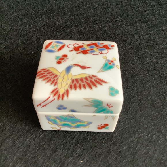 Vintage Japanese kutani porcelain small box. - Picture 4 of 9